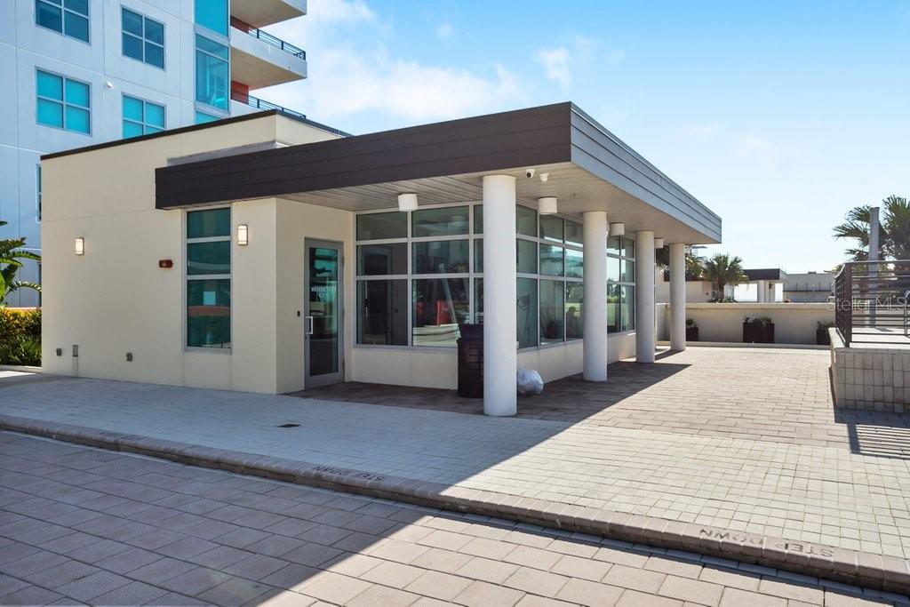 GRAND CENTRAL AT KENNEDY RESID - Residential Lease