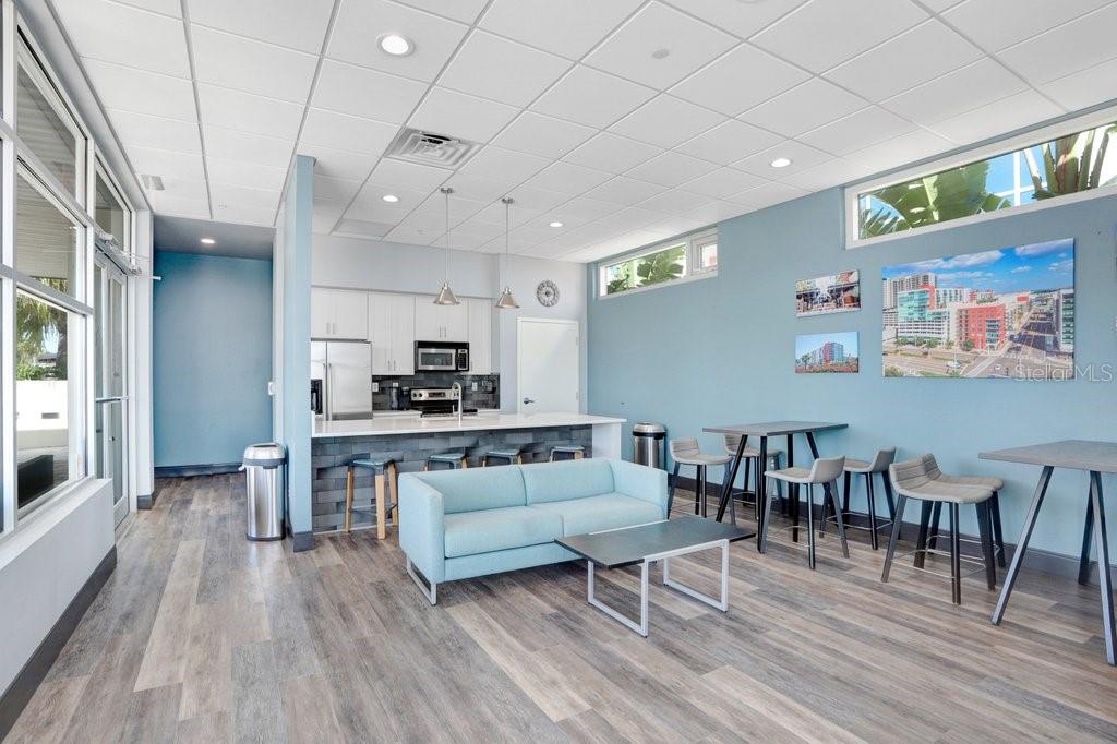 GRAND CENTRAL AT KENNEDY RESID - Residential Lease