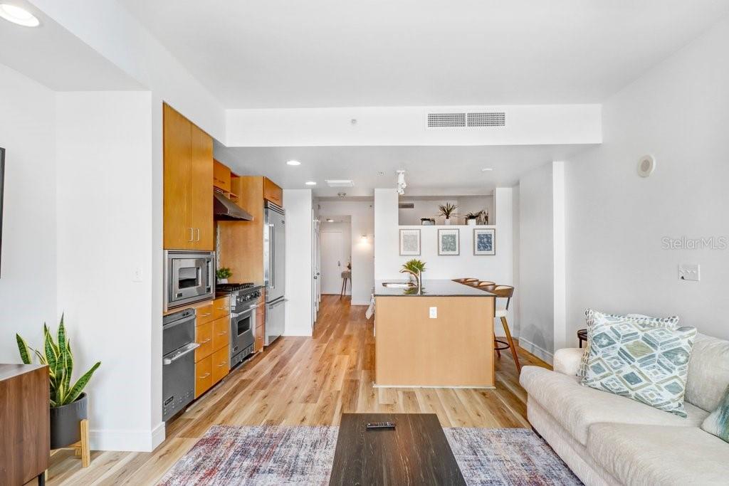 GRAND CENTRAL AT KENNEDY RESID - Residential Lease