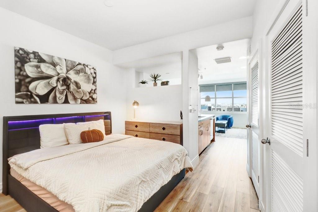 GRAND CENTRAL AT KENNEDY RESID - Residential Lease