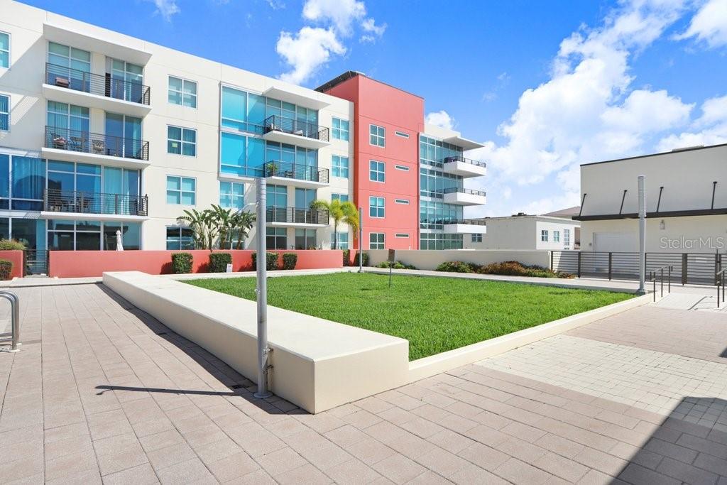 GRAND CENTRAL AT KENNEDY RESID - Residential Lease