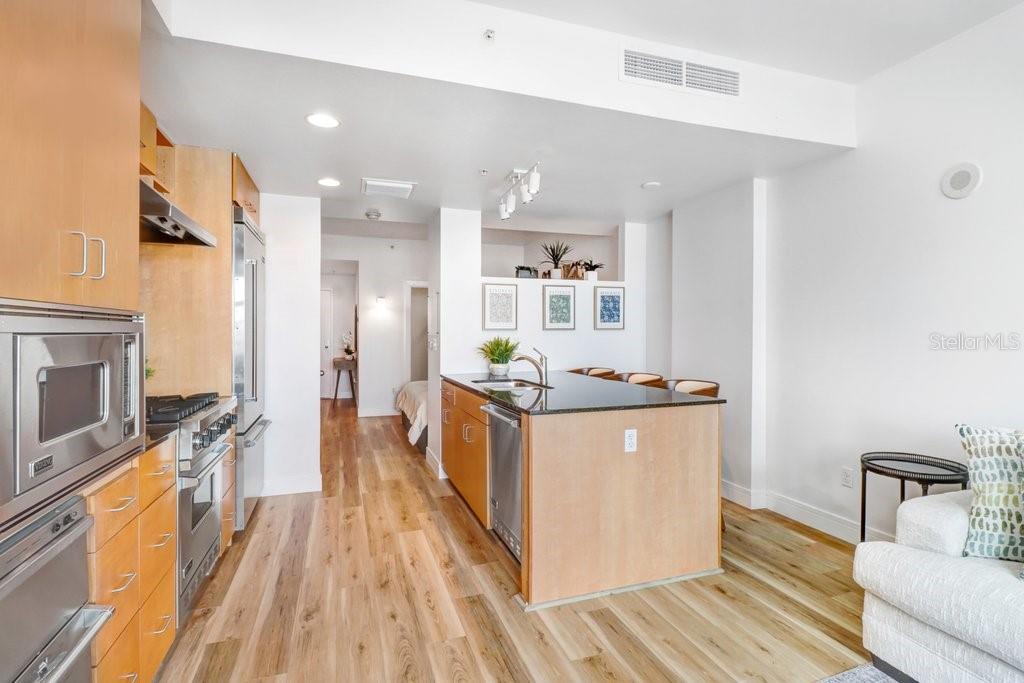 GRAND CENTRAL AT KENNEDY RESID - Residential Lease
