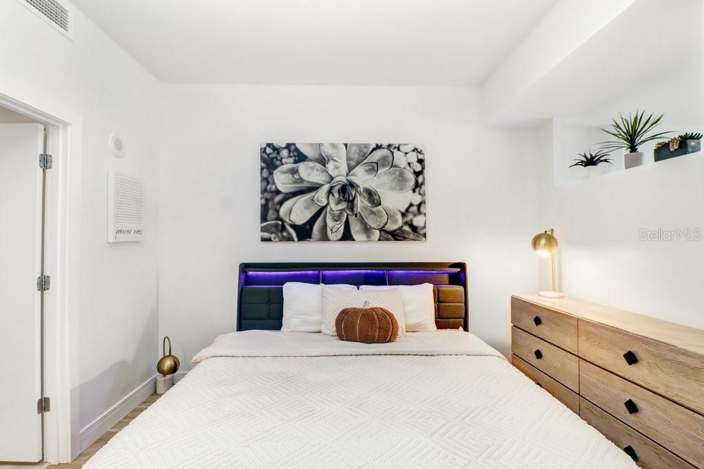 GRAND CENTRAL AT KENNEDY RESID - Residential Lease