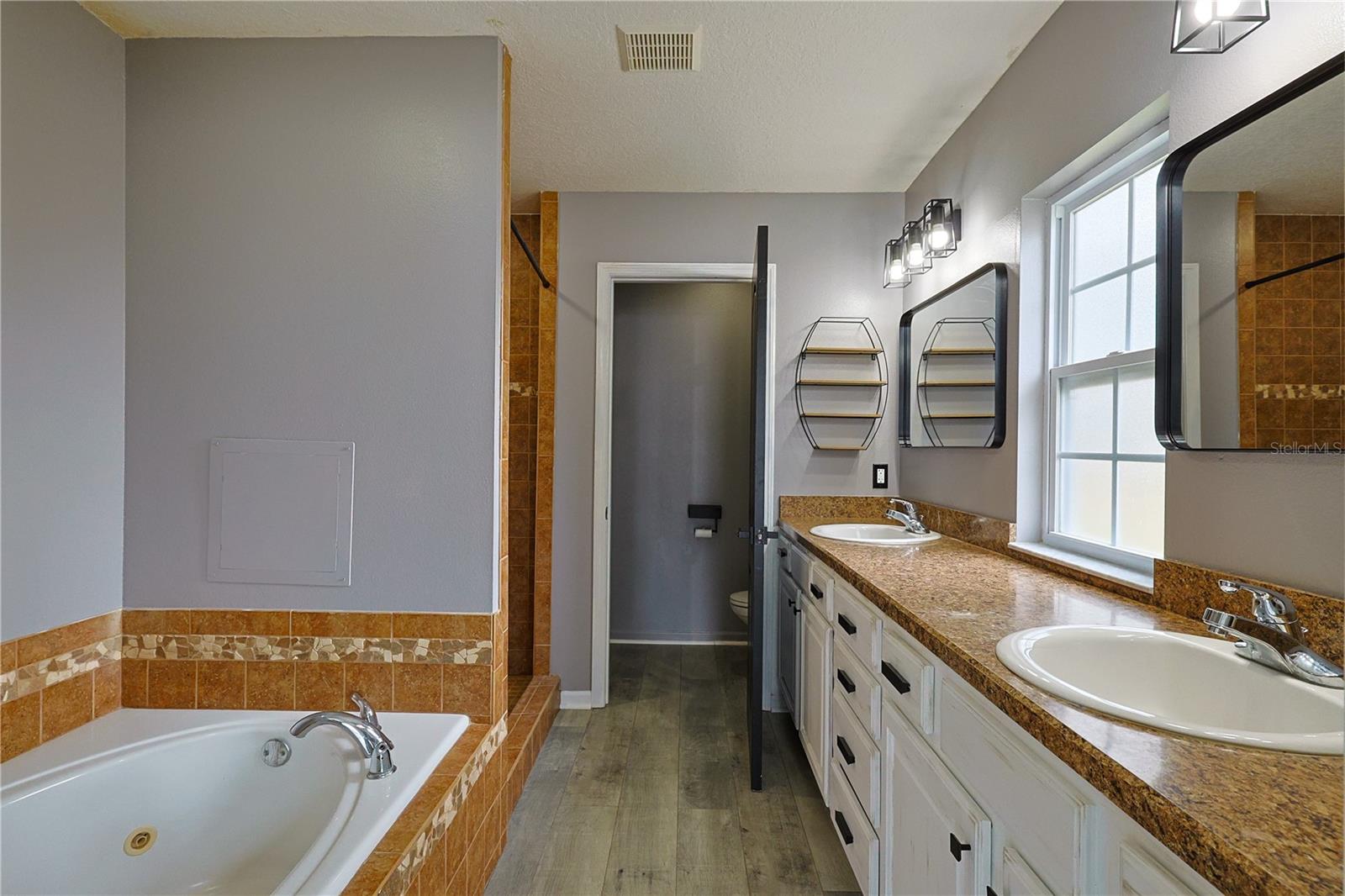 HOLLY BROOK - Residential