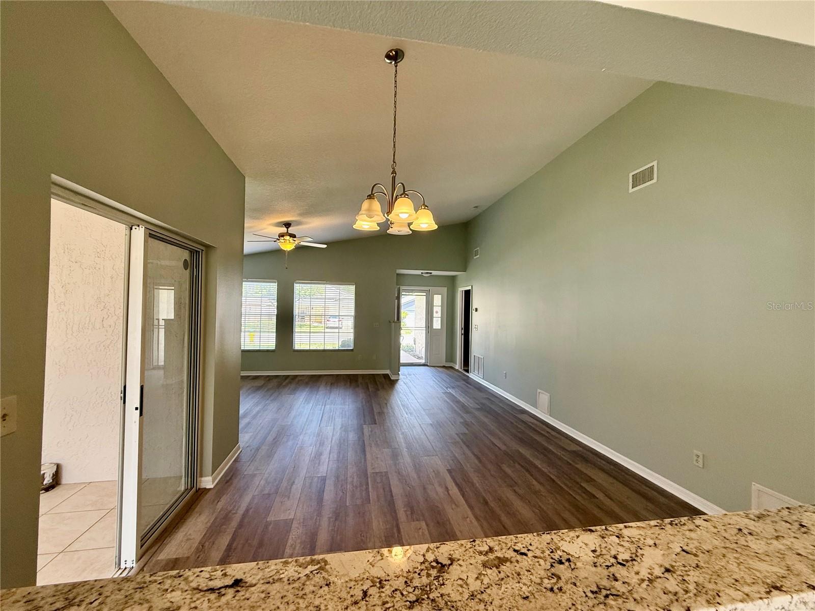 COUNTRY LANE - Residential