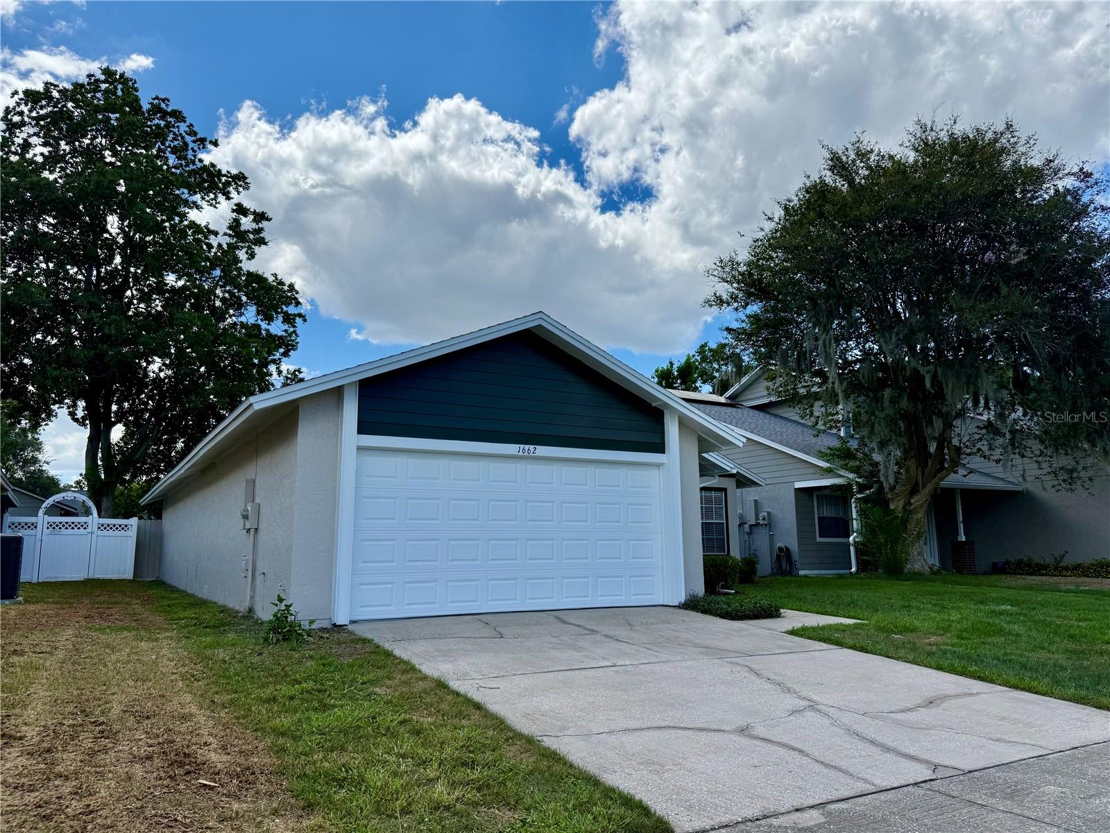 COUNTRY LANE - Residential