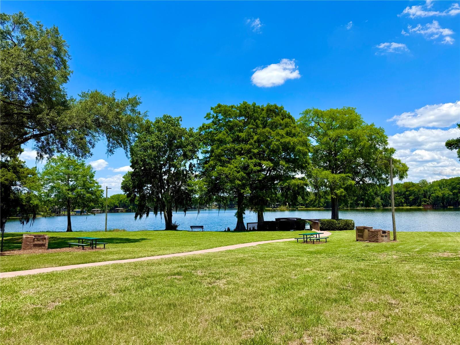 COUNTRY LANE - Residential
