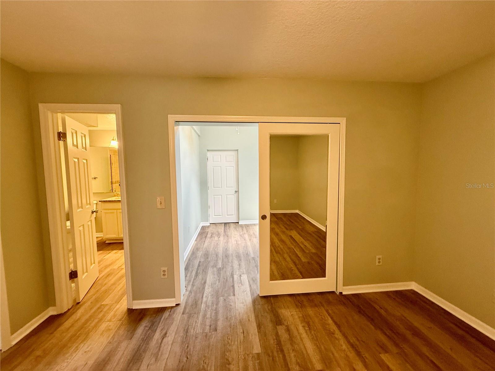 COUNTRY LANE - Residential