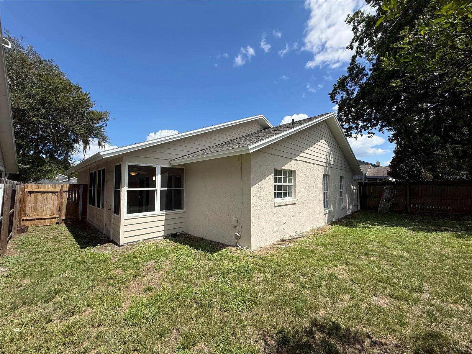COUNTRY LANE - Residential