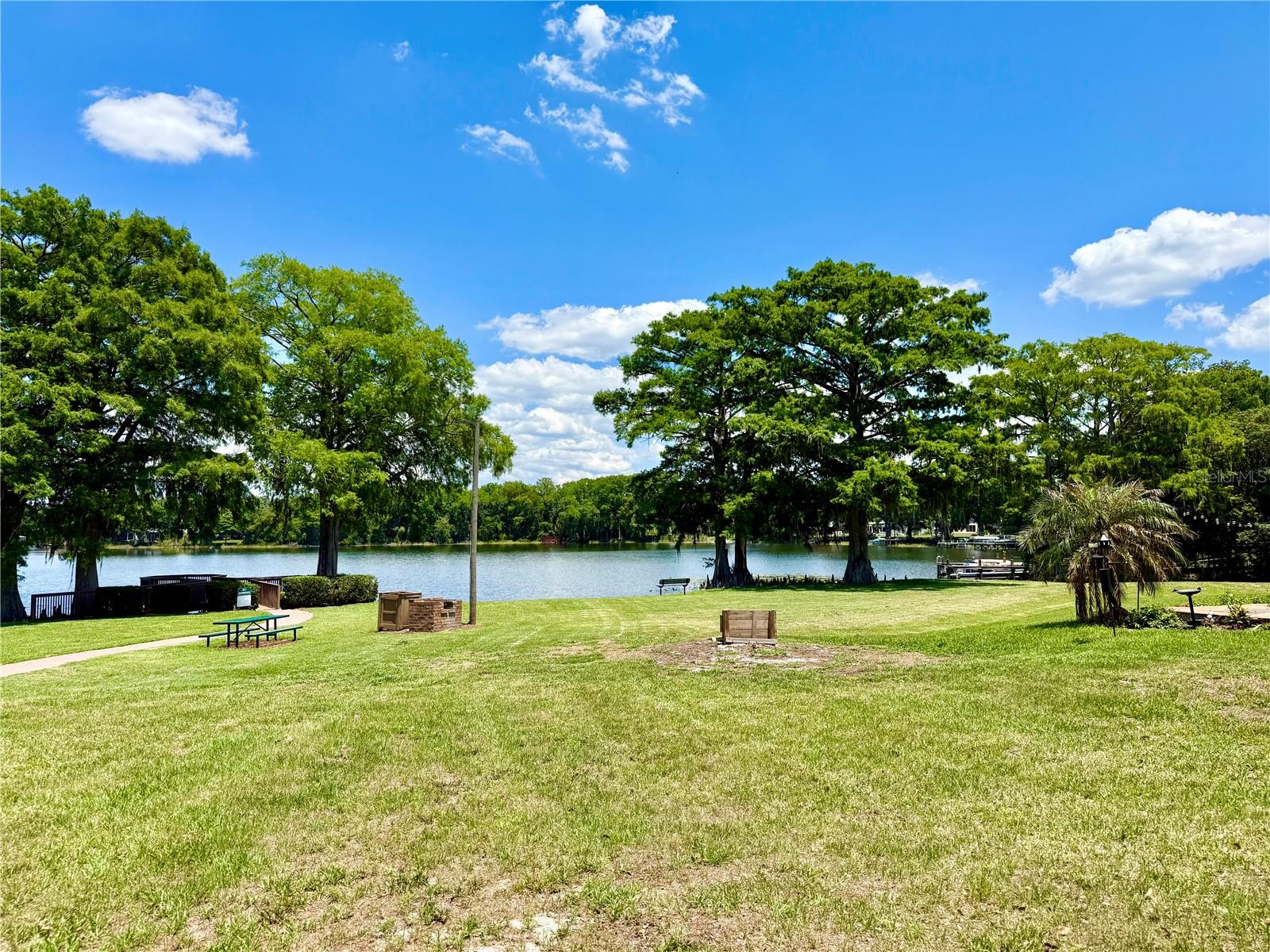 COUNTRY LANE - Residential