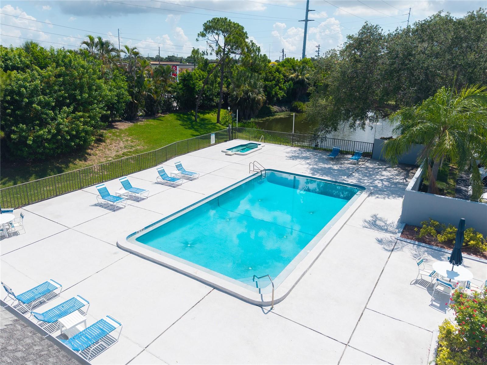 LINKS THE CONDO - Residential