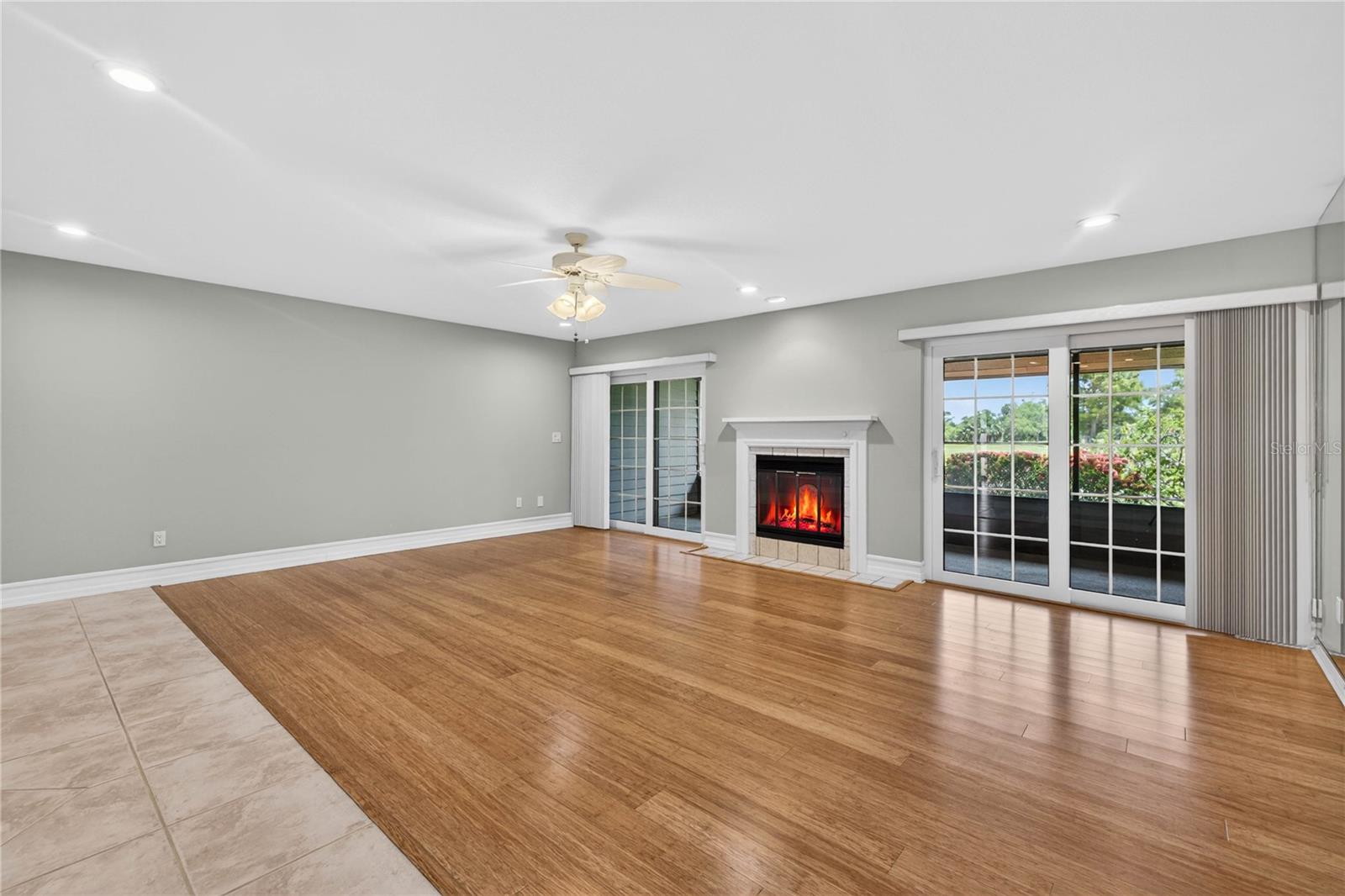 LINKS THE CONDO - Residential