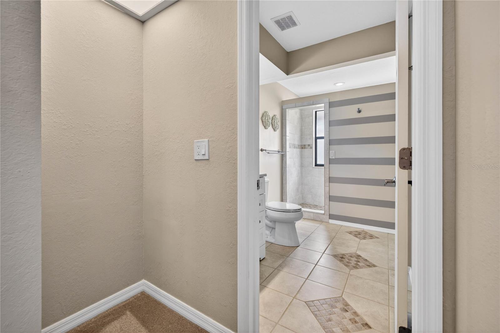 LINKS THE CONDO - Residential