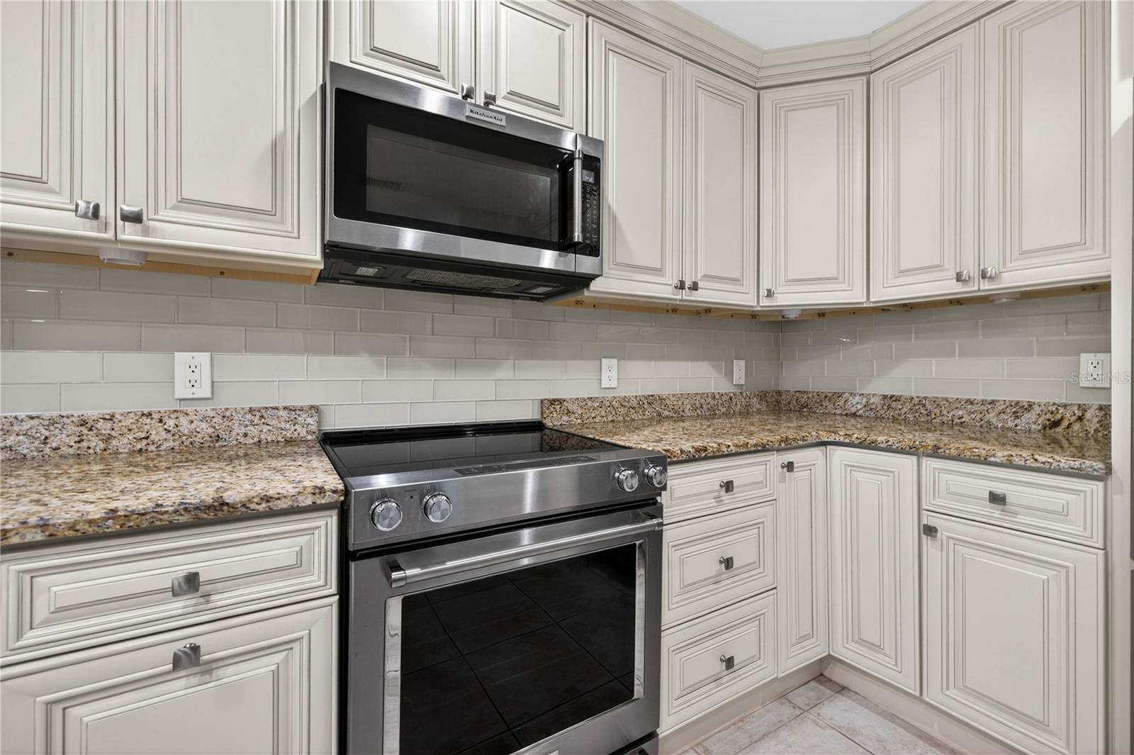 LINKS THE CONDO - Residential