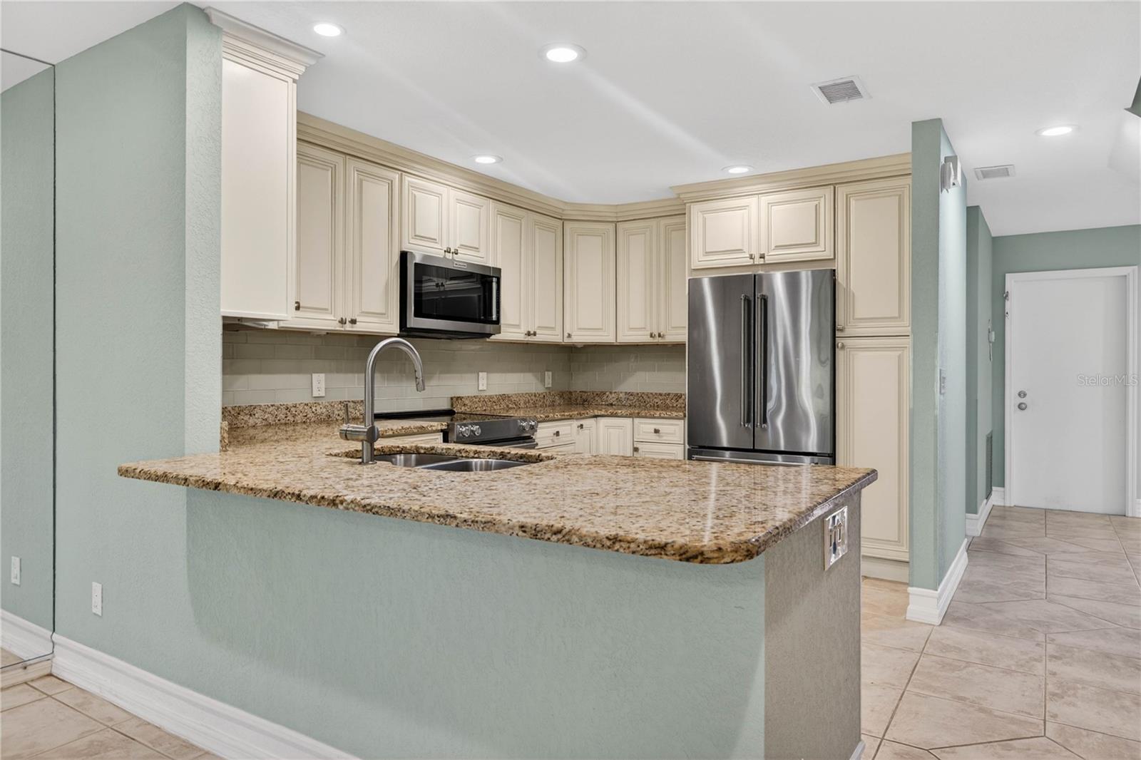 LINKS THE CONDO - Residential