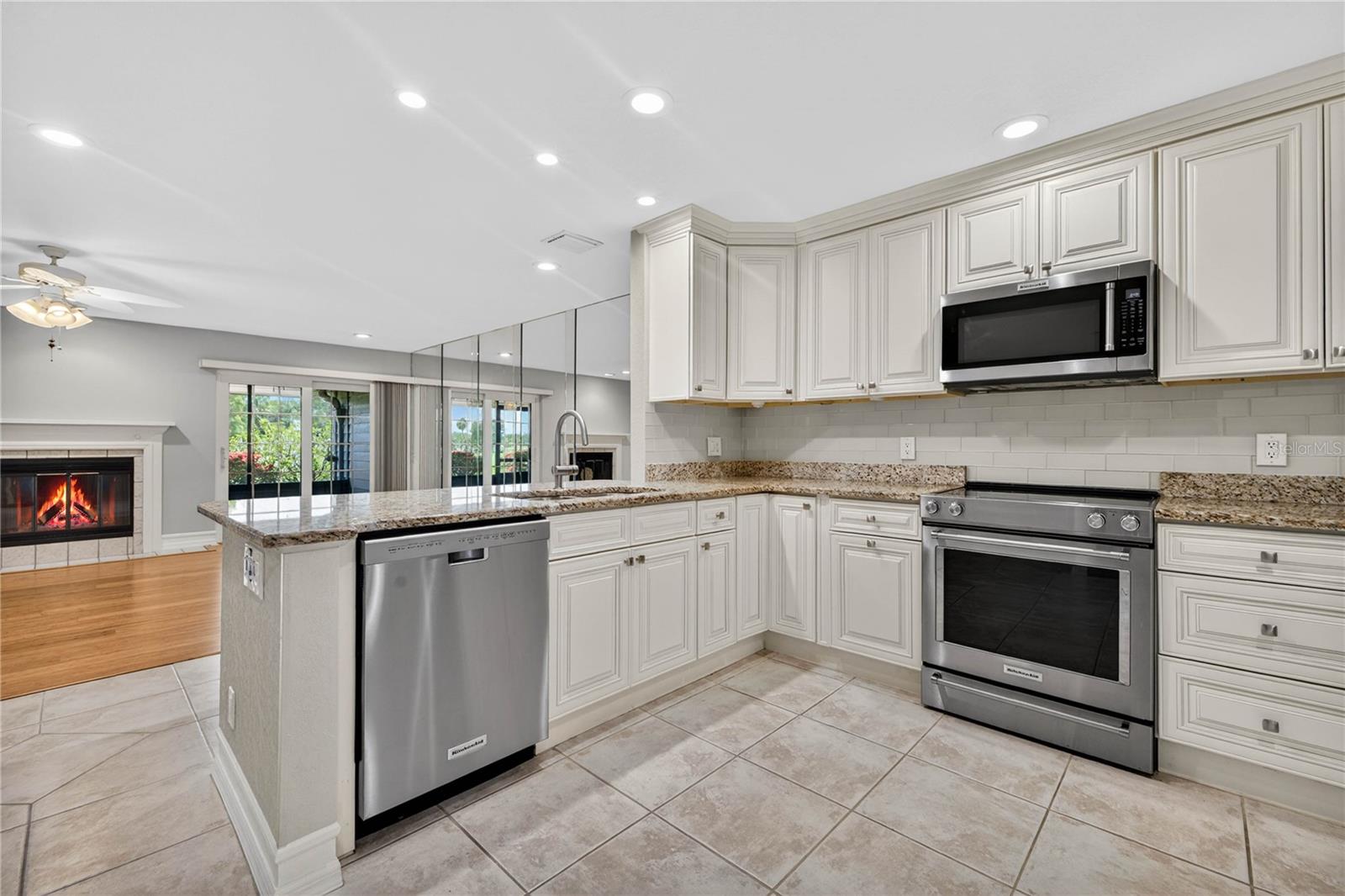 LINKS THE CONDO - Residential