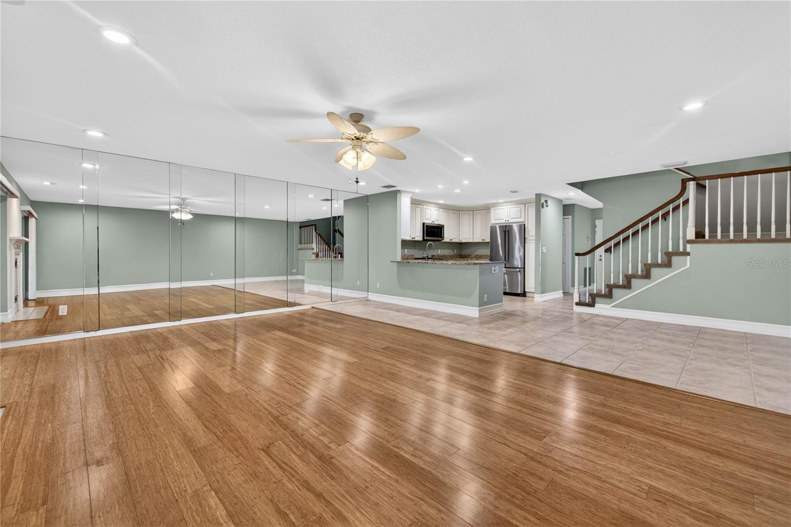 LINKS THE CONDO - Residential