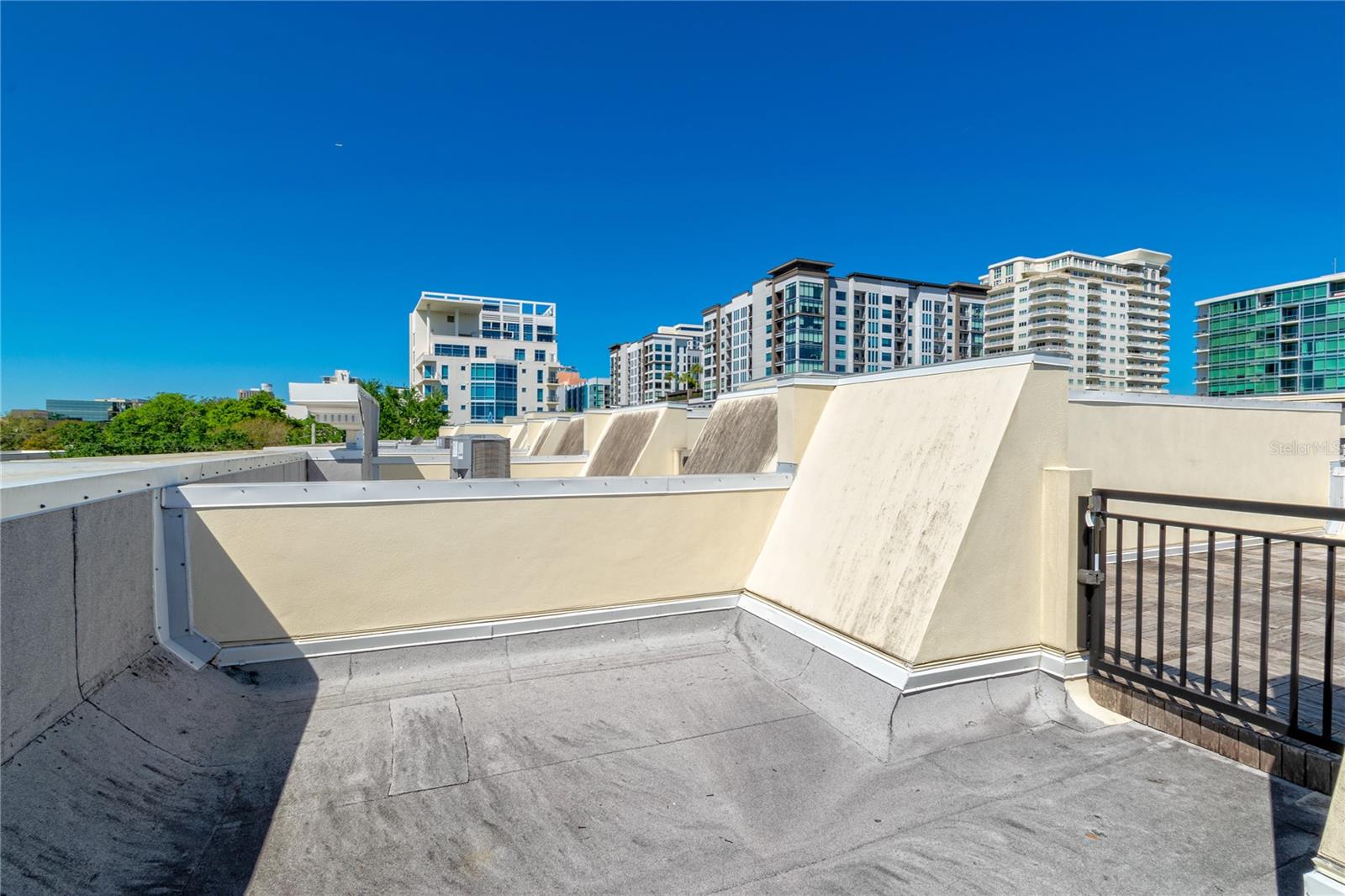BROWNSTONES/THORNTON PARK - Residential Lease