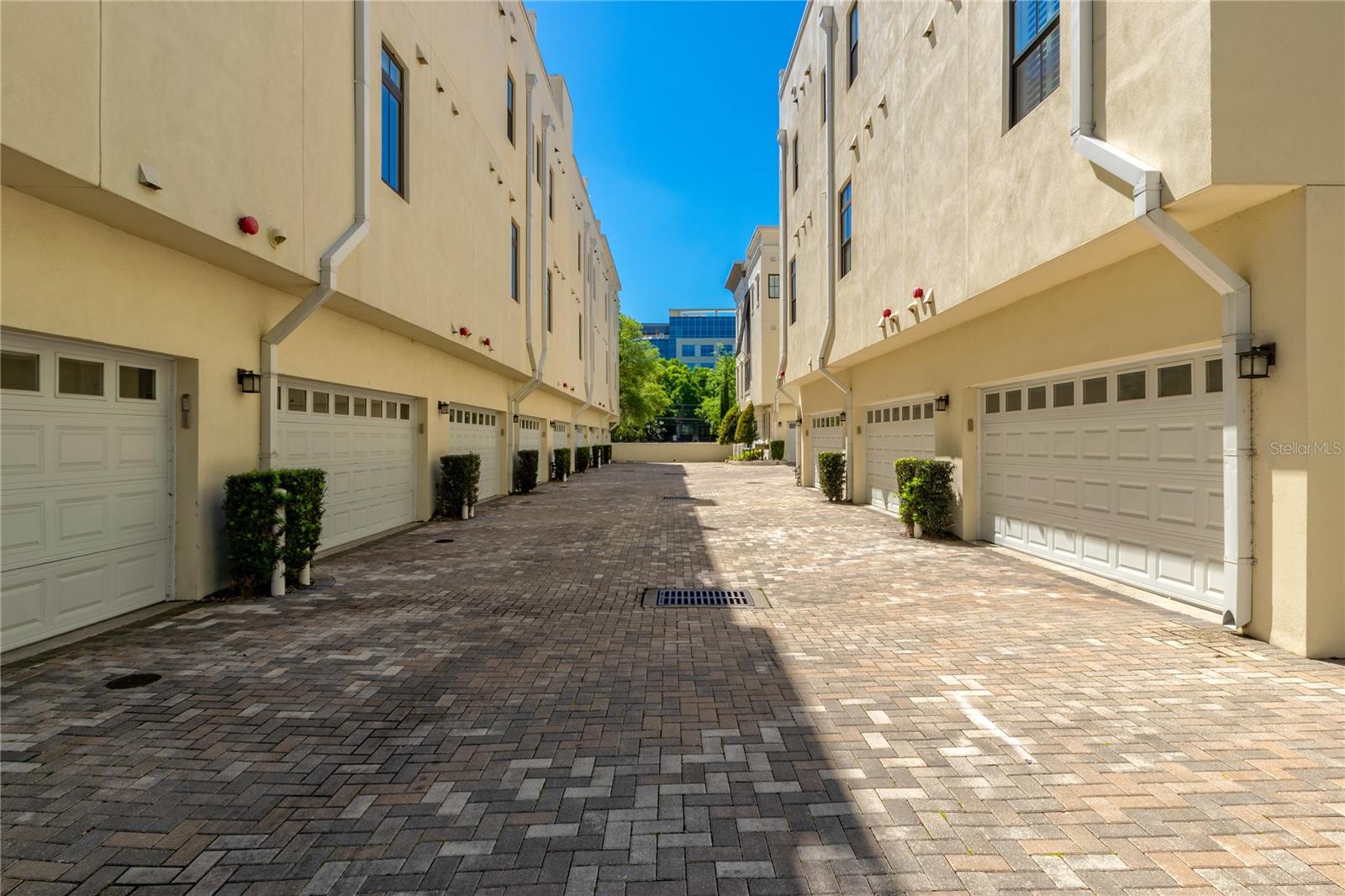 BROWNSTONES/THORNTON PARK - Residential Lease
