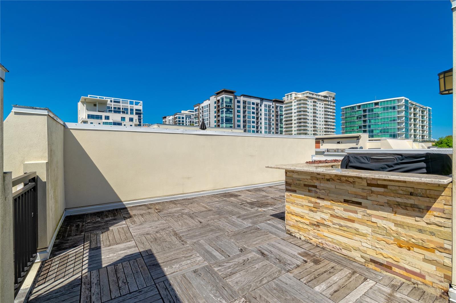 BROWNSTONES/THORNTON PARK - Residential Lease