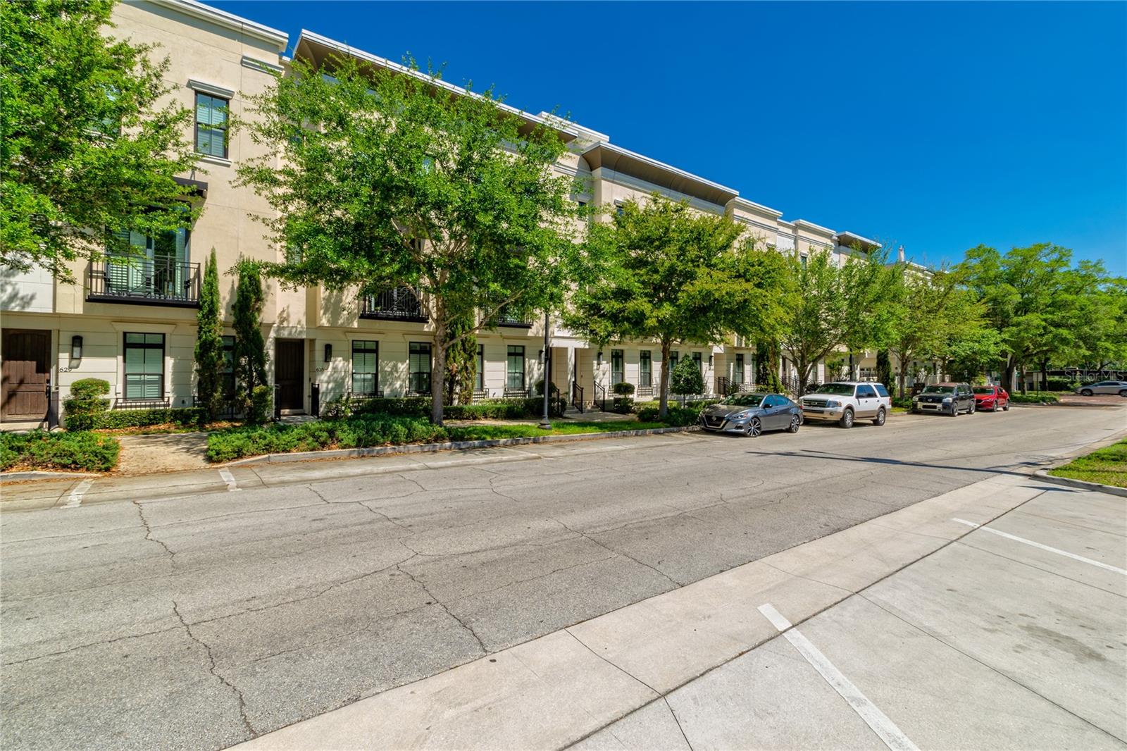 BROWNSTONES/THORNTON PARK - Residential Lease