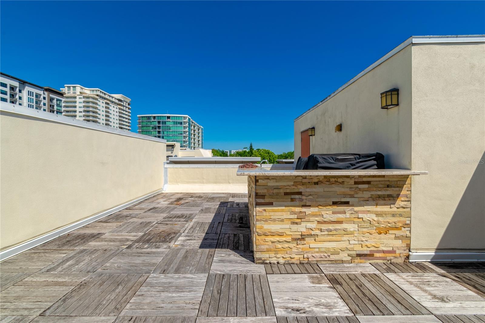 BROWNSTONES/THORNTON PARK - Residential Lease