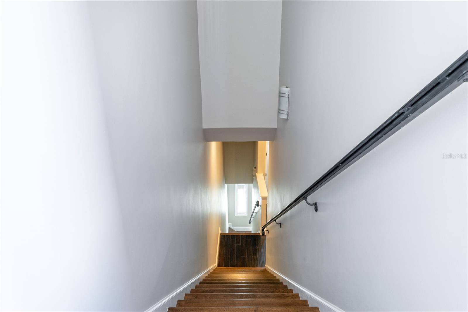 BROWNSTONES/THORNTON PARK - Residential Lease