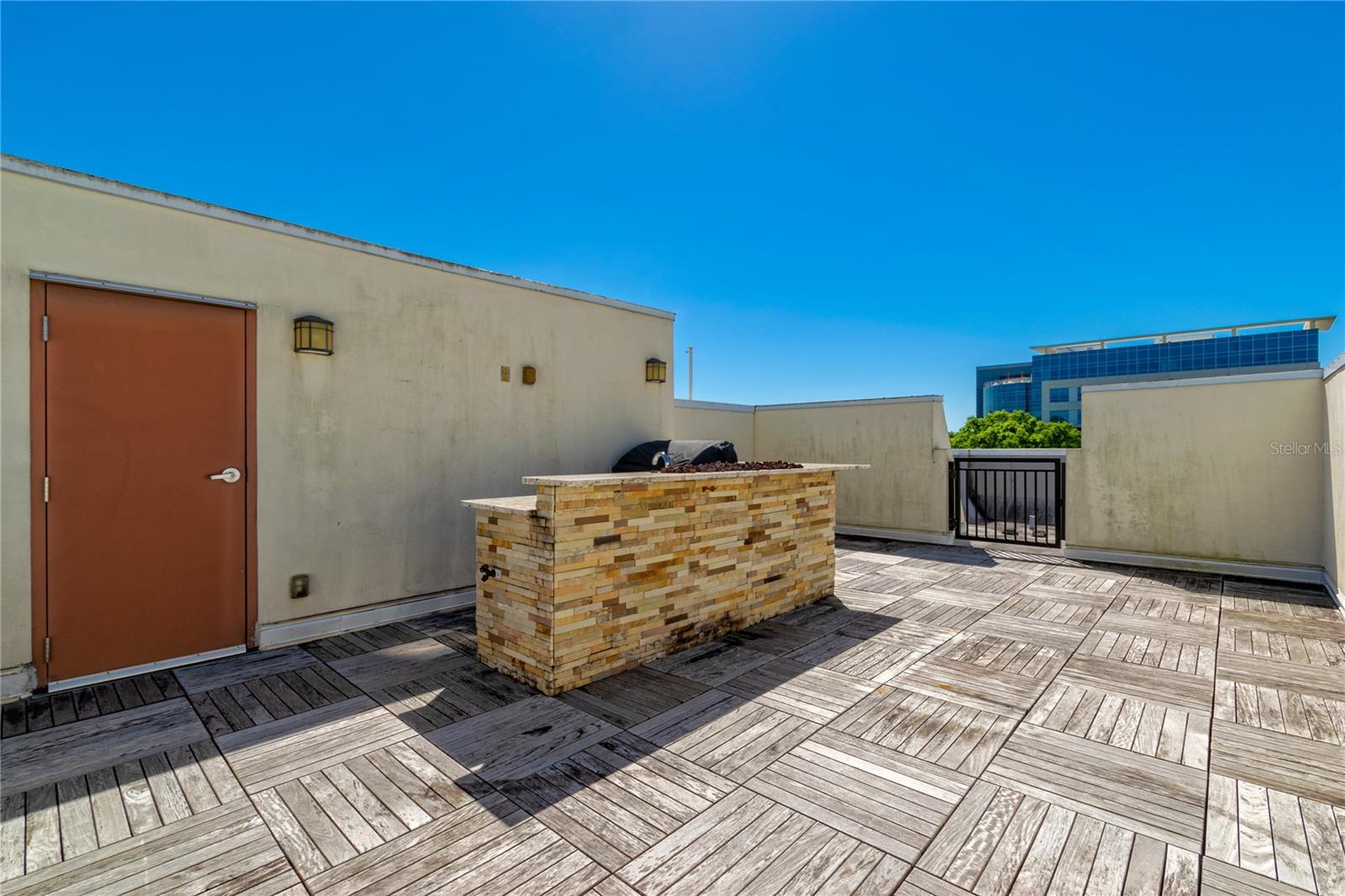 BROWNSTONES/THORNTON PARK - Residential Lease