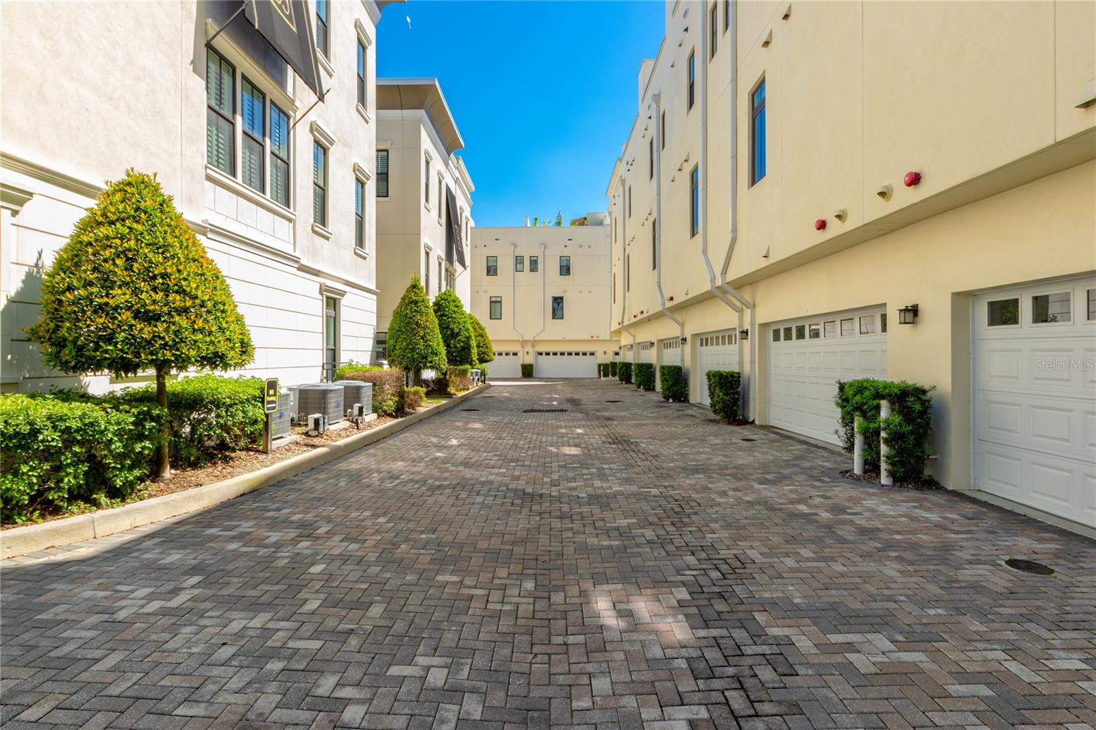 BROWNSTONES/THORNTON PARK - Residential Lease