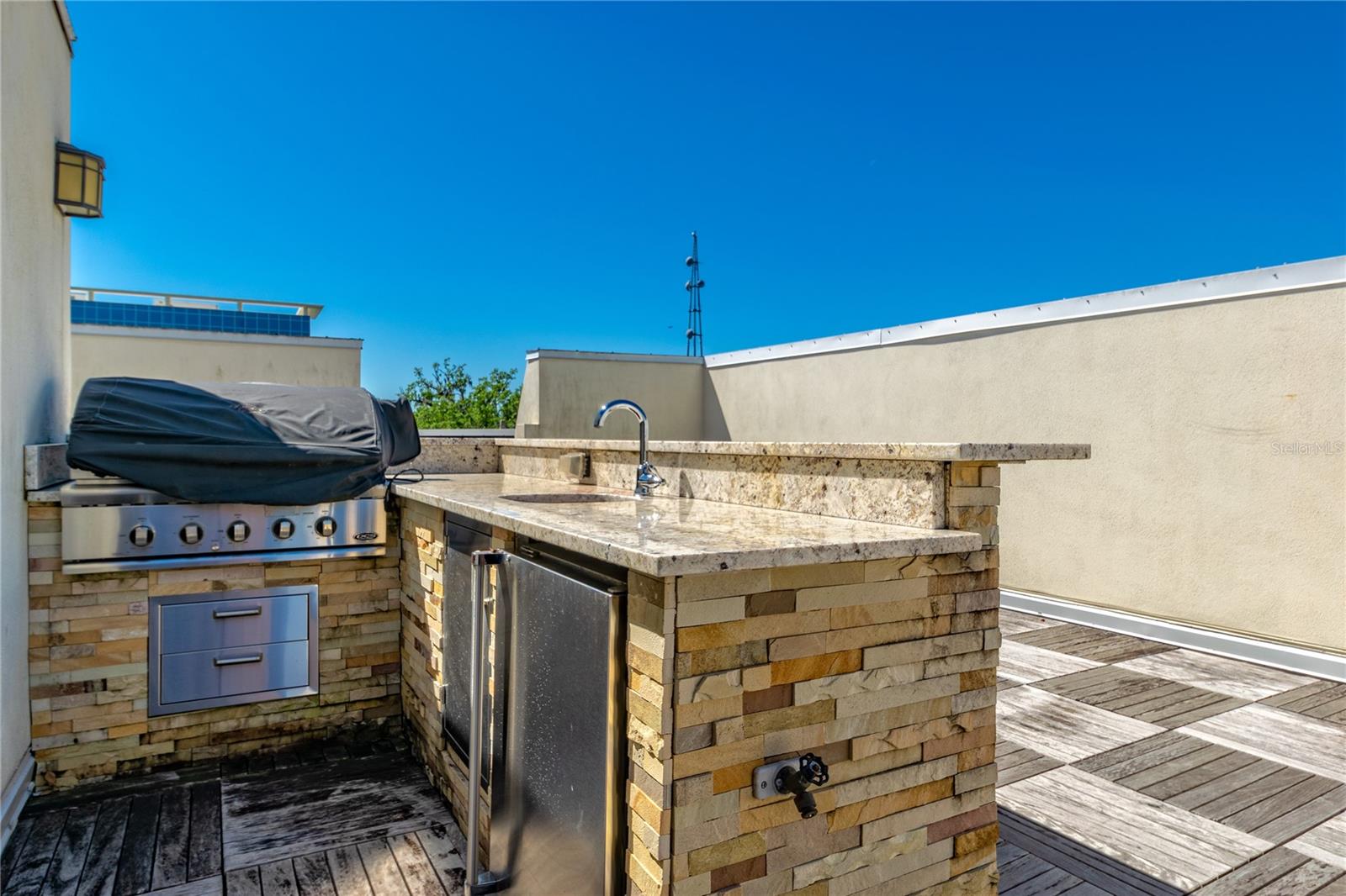 BROWNSTONES/THORNTON PARK - Residential Lease