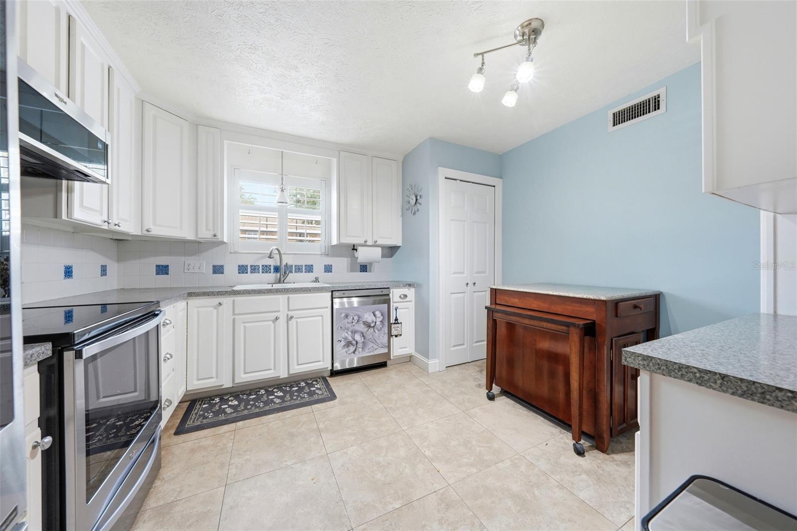 PLANTATION APTS ORLANDO - Residential