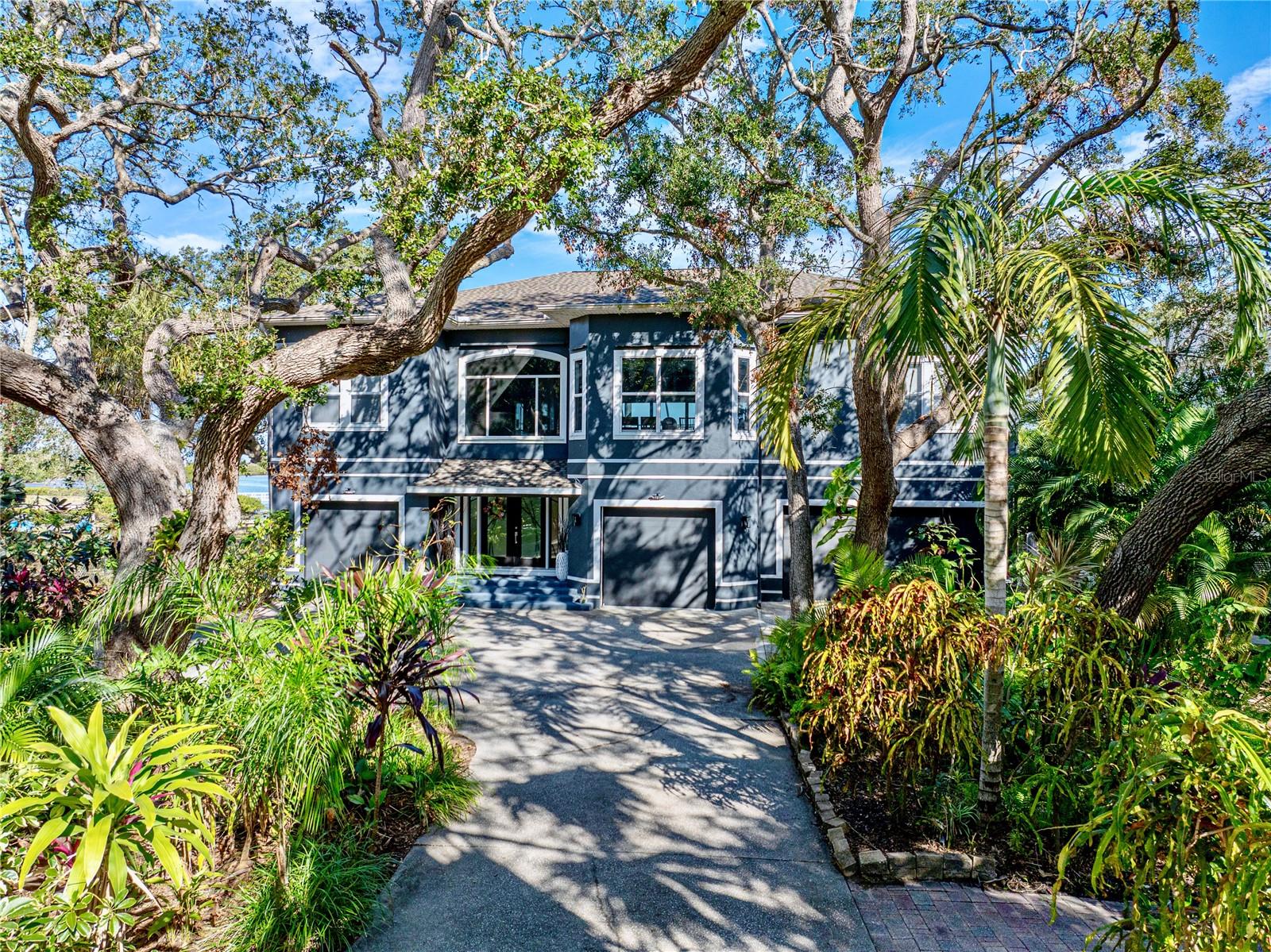 BAYFRONT MANOR - Residential