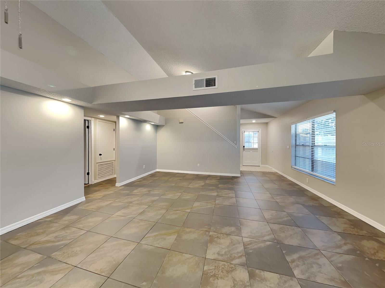 LAKEWOOD AT THE CROSSINGS UNIT 2 - Residential Lease