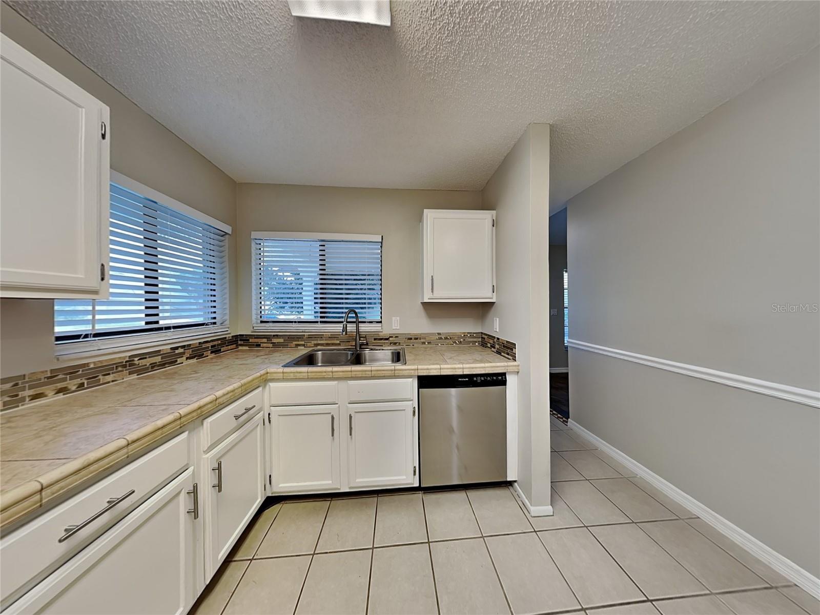 LAKEWOOD AT THE CROSSINGS UNIT 2 - Residential Lease