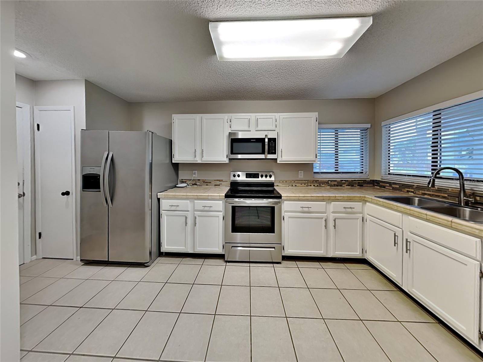 LAKEWOOD AT THE CROSSINGS UNIT 2 - Residential Lease