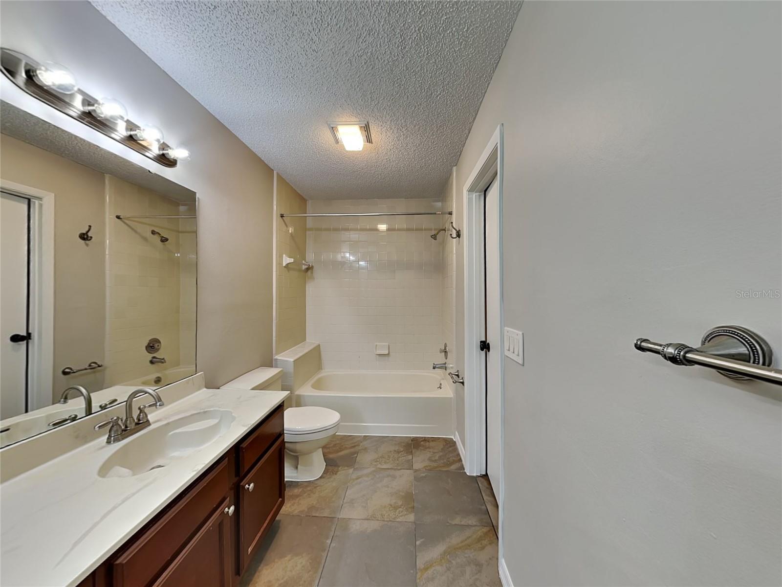 LAKEWOOD AT THE CROSSINGS UNIT 2 - Residential Lease