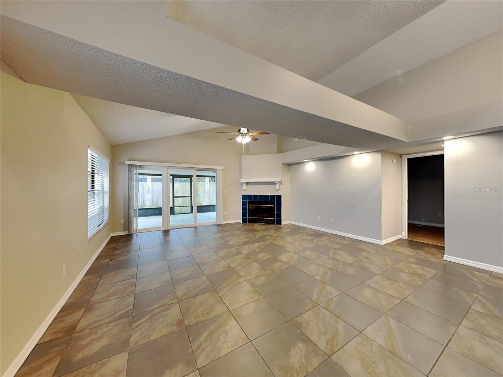 LAKEWOOD AT THE CROSSINGS UNIT 2 - Residential Lease