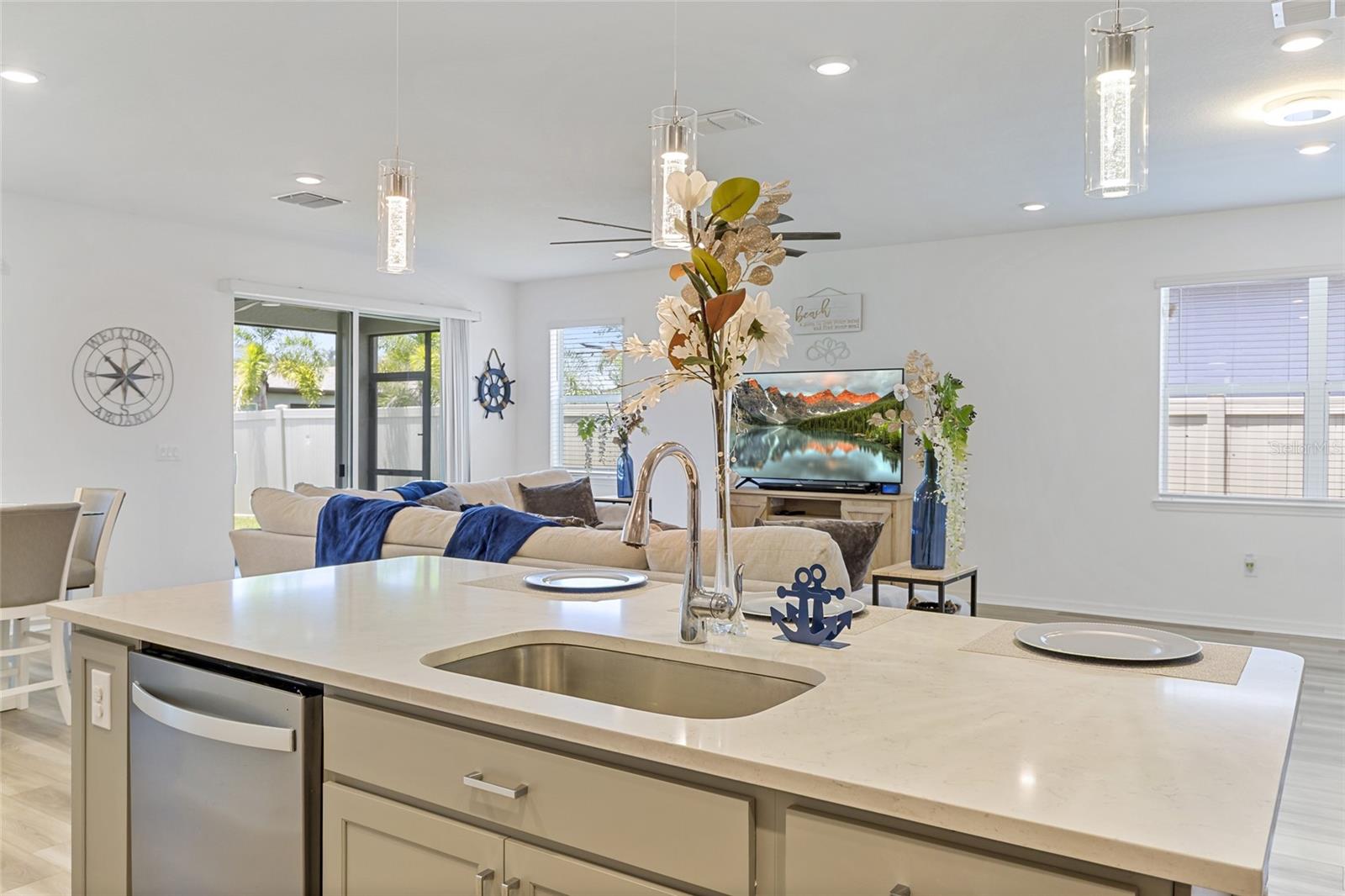 BREAKWATER - Residential