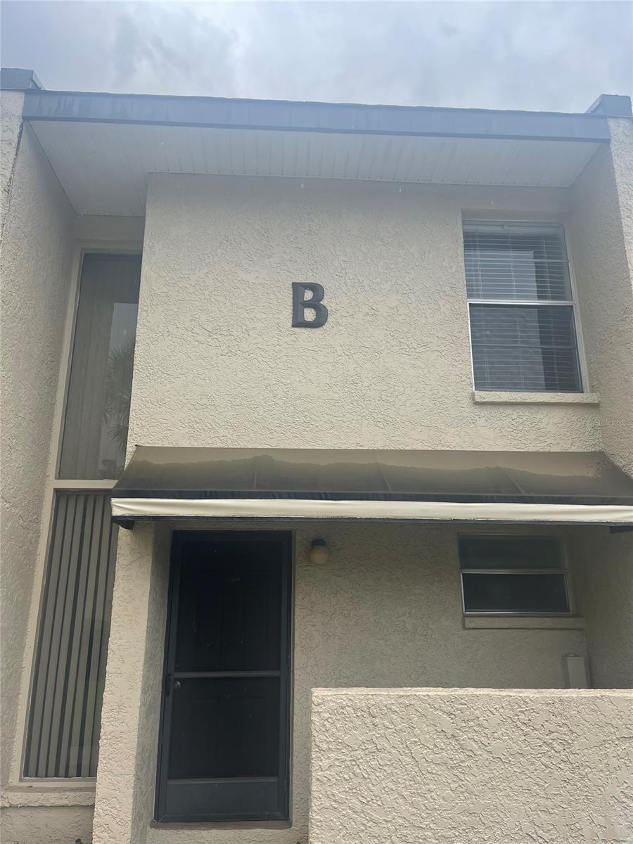 Desirable 2 bedrooms, 1 1/2 Bath townhome in beautiful Deland Oaks. This unit has been well maintained with a new a/c and remodeled bathroom. Gorgeous grounds include a pool, tennis courts, clubhouse, basketball court and laundry. There are 2 lanais, one on the 1st floor outside the living room and one outside the master bedroom. Maintenance fees include water, sewer, garbage, and pest treatment. This unit will not last long. ;Water: City