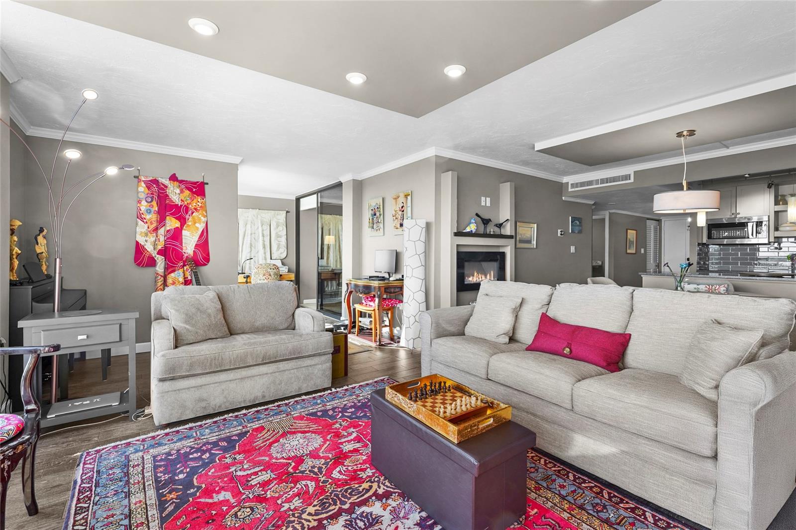 ESSEX HOUSE - Residential