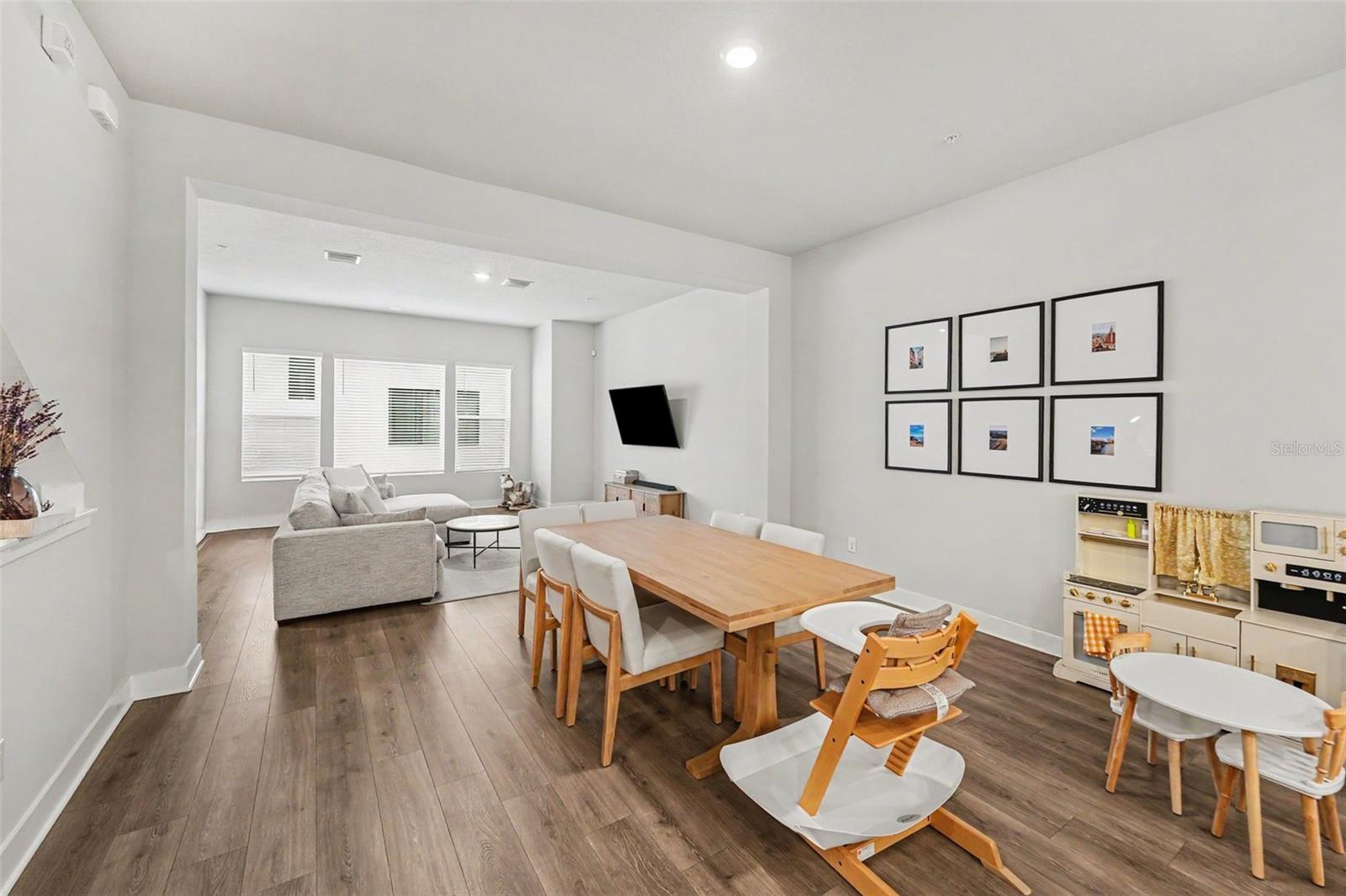WESTSHORE VILLAGE TWNHMS - Residential