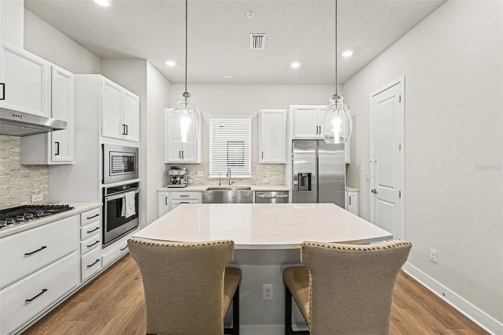 WESTSHORE VILLAGE TWNHMS - Residential