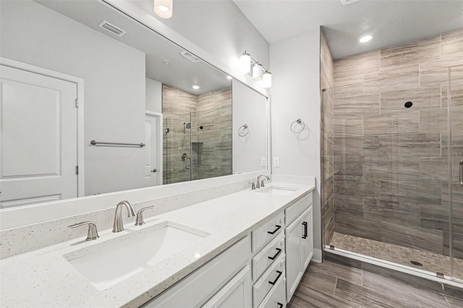 WESTSHORE VILLAGE TWNHMS - Residential