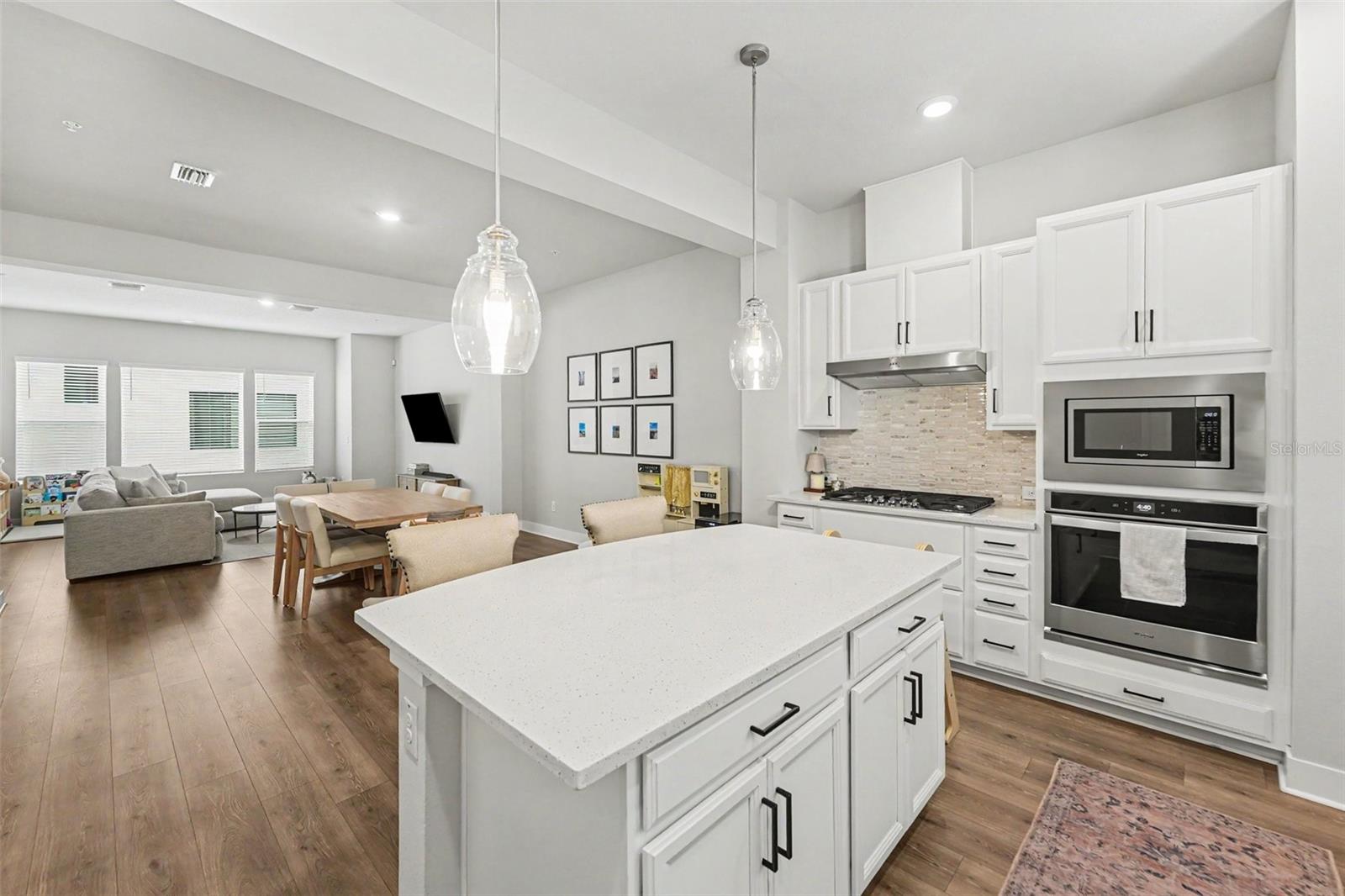 WESTSHORE VILLAGE TWNHMS - Residential