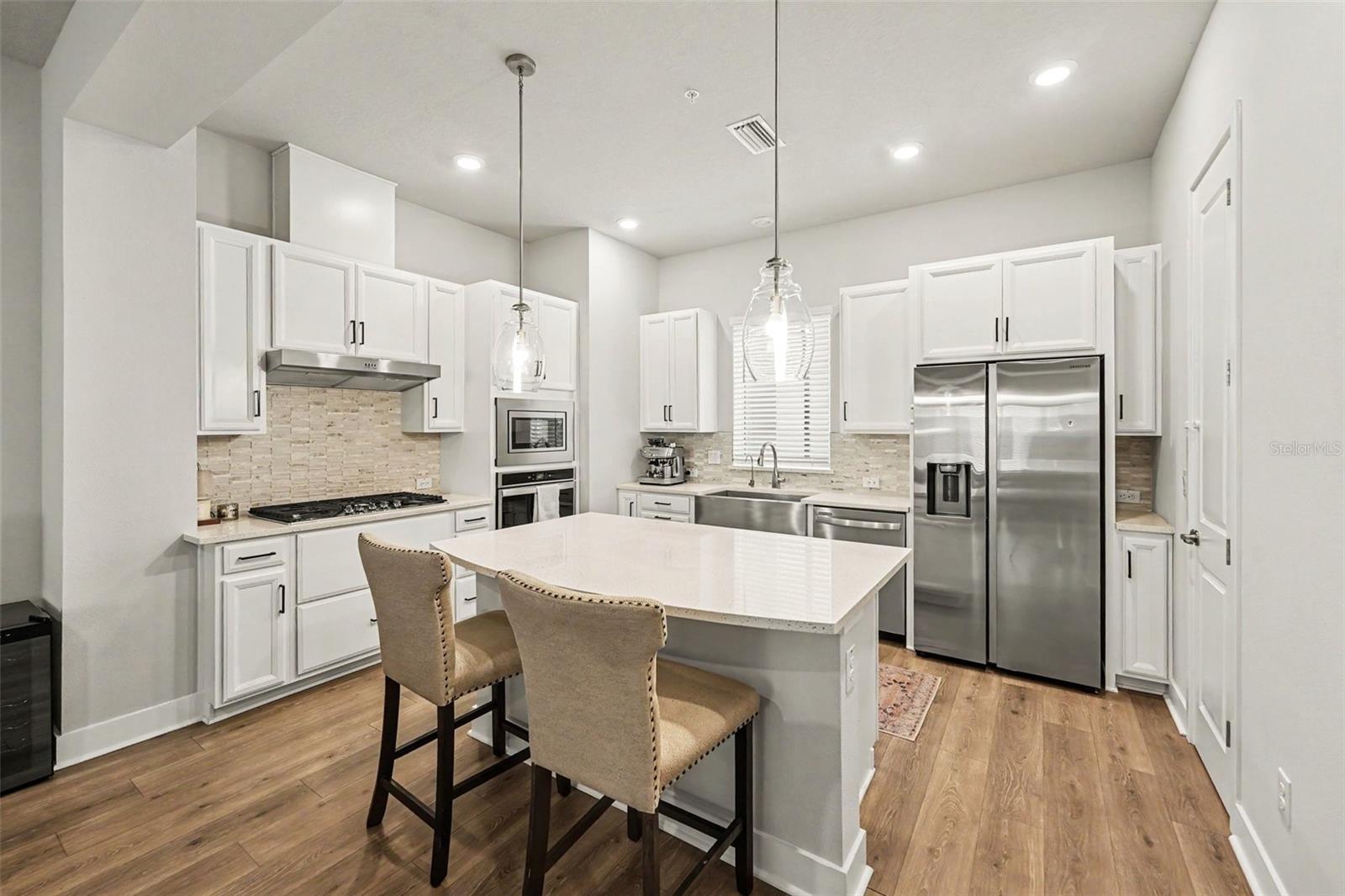 WESTSHORE VILLAGE TWNHMS - Residential