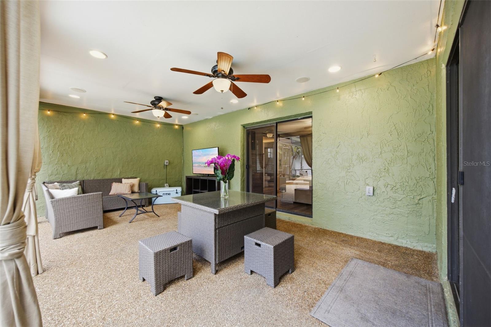 COUNTRY VILLAS - Residential