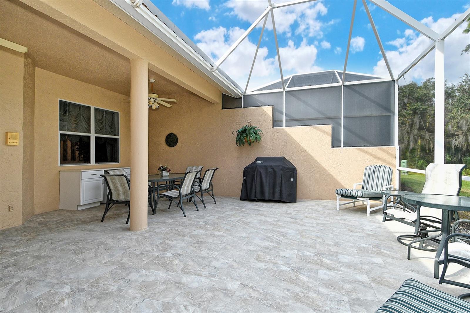 HERITAGE OAKS GOLF & COUNTRY CLUB - Residential