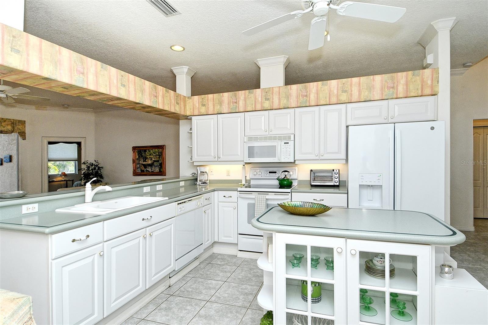 HERITAGE OAKS GOLF & COUNTRY CLUB - Residential