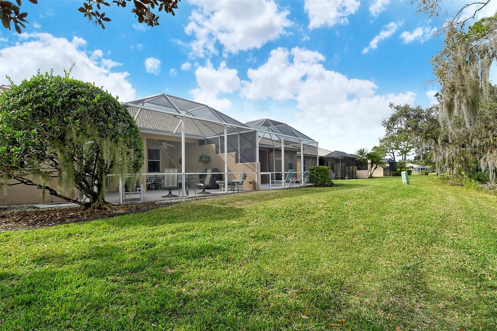 HERITAGE OAKS GOLF & COUNTRY CLUB - Residential