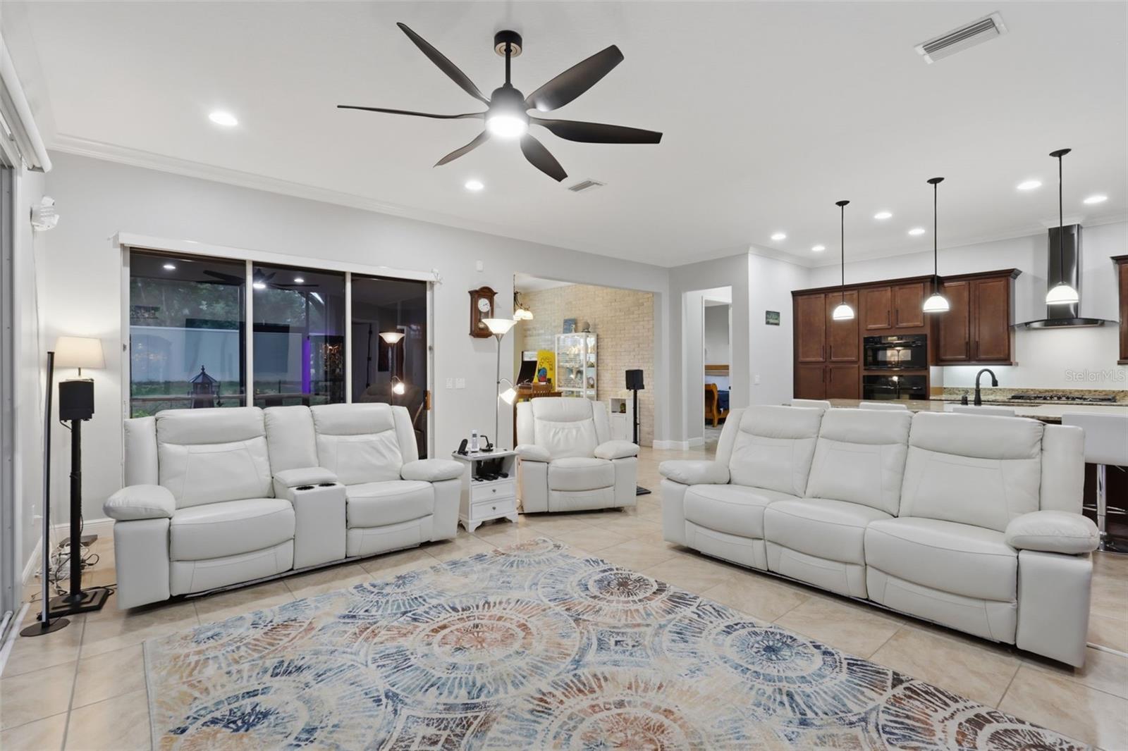 CASCADES/GROVELAND PH 4-1 - Residential